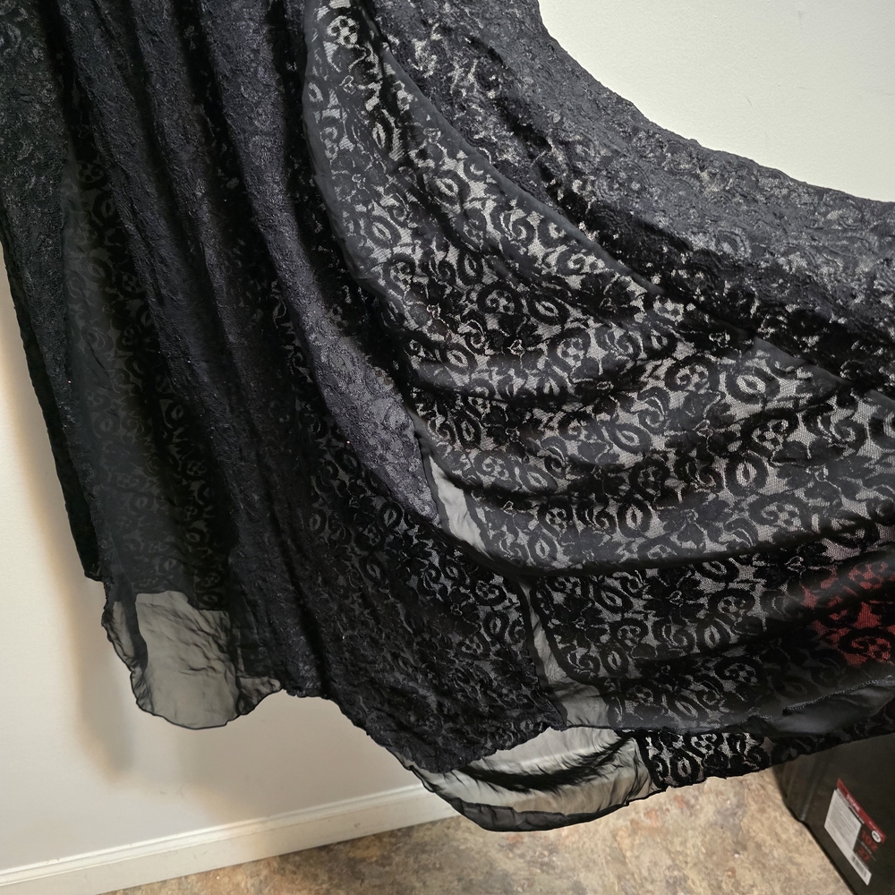 Vintage Elegant Black Lace Nightgown - Picture 5 of 11